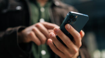 الجرائم الإلكترونية تحذر الأردنيين: تطبيقات لمشاهدة المباريات قد تكون بوابة لسرقة حساباتكم الجرائم الإلكترونية تحذر الأردنيين: تطبيقات لمشاهدة المباريات قد تكون بوابة لسرقة حساباتكم