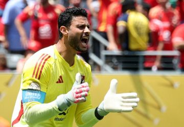 الأهلي المصري يمدد عقد قائده محمد الشناوي حتى 2028 الأهلي المصري يمدد عقد قائده محمد الشناوي حتى 2028