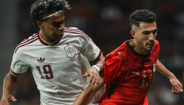"فيفا" يعاقب إسبانيا بسبب الهتافات المعادية للإسلام خلال مباراة مصر