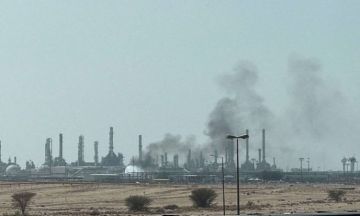 نيويورك تايمز: خيارات السعودية محدودة في المواجهة مع الحوثيين أهمها وقف ترامب الحرب مع إيران نيويورك تايمز: خيارات السعودية محدودة في المواجهة مع الحوثيين أهمها وقف ترامب الحرب مع إيران