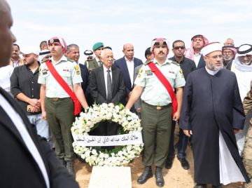 العيسوي ينقل تعازي الملك وولي العهد بوفاة سلامة الحجايا العيسوي ينقل تعازي الملك وولي العهد بوفاة سلامة الحجايا