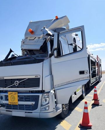 الدوريات الخارجية تضبط ناقلة سيارات وتمنعها من الحركة الدوريات الخارجية تضبط ناقلة سيارات وتمنعها من الحركة
