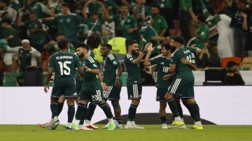 السعودية تبلغ نهائي خليجي 27 على حساب قطر السعودية تبلغ نهائي خليجي 27 على حساب قطر