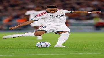 ريال مدريد يقلب تأخره أمام روما إلى فوز مثير 4-3