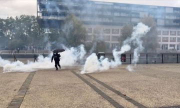 عشرات الآلاف يتظاهرون في فرنسا ودعوات لحشد جديد في 13 أكتوبر عشرات الآلاف يتظاهرون في فرنسا ودعوات لحشد جديد في 13 أكتوبر