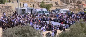 بدء مراسم تشييع جثامين شهداء الكرك (مباشر) بدء مراسم تشييع جثامين شهداء الكرك (مباشر)