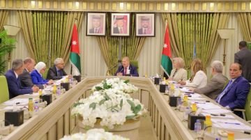 لجنة في الأعيان تلتقي السفير الجزائري لجنة في الأعيان تلتقي السفير الجزائري