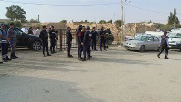 وزير الصحة يتفقد مصابي حادثة الكرك خلال جولة ميدانية وزير الصحة يتفقد مصابي حادثة الكرك خلال جولة ميدانية