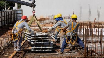 العمل: توفيق اوضاع 152 ألف عامل وافد خلال 4 اشهر العمل: توفيق اوضاع 152 ألف عامل وافد خلال 4 اشهر
