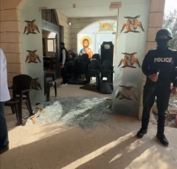 عاجل الأمن يطارد منفذي إطلاق النار على كنيسة بالكرك ويغلق مداخل المحافظة ومخارجها عاجل الأمن يطارد منفذي إطلاق النار على كنيسة بالكرك ويغلق مداخل المحافظة ومخارجها