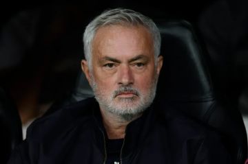 مورينيو يشيد بجهود لاعبيه في الكلاسيكو وينتقد حكم الفيديو