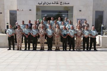 اختتام دورة فن القيادة والإدارة في كلية الدفاع الوطني اختتام دورة فن القيادة والإدارة في كلية الدفاع الوطني
