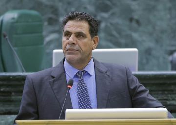 الزبن يتمسك بالترشح لرئاسة مجلس النواب ويرفض إقصاء الكتل النيابية الزبن يتمسك بالترشح لرئاسة مجلس النواب ويرفض إقصاء الكتل النيابية