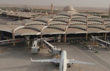 إدانات عربية لاستهداف مطار الملك خالد وتضامن واسع مع السعودية إدانات عربية لاستهداف مطار الملك خالد وتضامن واسع مع السعودية