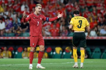 إيقاف رونالدو 30 يوما وتغريمه 255 يورو لمغادرته معسكر البرتغال إيقاف رونالدو 30 يوما وتغريمه 255 يورو لمغادرته معسكر البرتغال