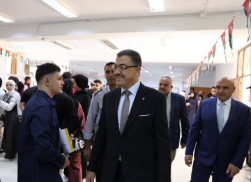الهناندة يتفقد دائرتي القبول والتسجيل والمالية للاطلاع على الخدمات المقدمة للطلبة مع انطلاق العام الدراسي 2026 2027 الهناندة يتفقد دائرتي القبول والتسجيل والمالية للاطلاع على الخدمات المقدمة للطلبة مع انطلاق العام الدراسي 2026 2027