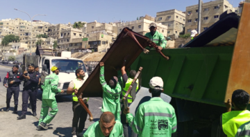 أمانة عمان: حملة مكثفة لإزالة العوائق عن الأرصفة وتنظيم مواقف الفاليه أمانة عمان: حملة مكثفة لإزالة العوائق عن الأرصفة وتنظيم مواقف الفاليه