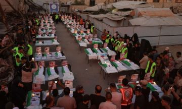 غزة .. عائلات تودع جثامين 75 شهيدا انتشلت من تحت الأنقاض بعد سنوات من الانتظار غزة .. عائلات تودع جثامين 75 شهيدا انتشلت من تحت الأنقاض بعد سنوات من الانتظار