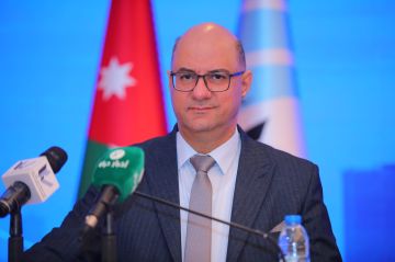 اعيش ما بين البطيخ والطبيخ