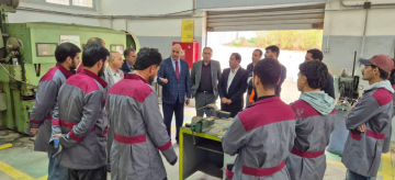 محافظ الماضي يزور مركز التدريب المهني في الطفيلة ويؤكد أهمية تمكين الشباب لسوق العمل