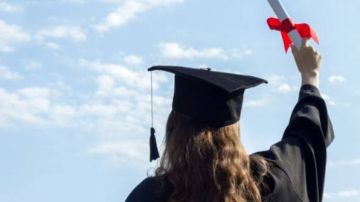 طالبة على أبواب التخرج تناشد أهل الخير قبل إغلاق باب دفع الرسوم الجامعية طالبة على أبواب التخرج تناشد أهل الخير قبل إغلاق باب دفع الرسوم الجامعية