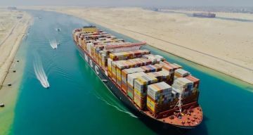 مصر تخسر 20 مليار دولار من عوائد قناة السويس مصر تخسر 20 مليار دولار من عوائد قناة السويس