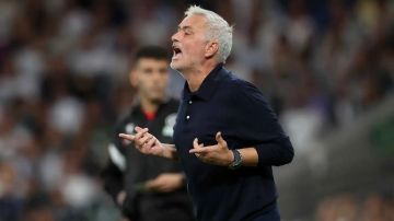 أول رد فعل من مورينيو بعد أزمة طرد فينيسيوس جونيور أمام فياريال