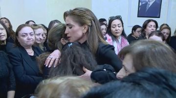 الملكة رانيا العبدالله تقدم واجب العزاء بشهداء الكرك الملكة رانيا العبدالله تقدم واجب العزاء بشهداء الكرك