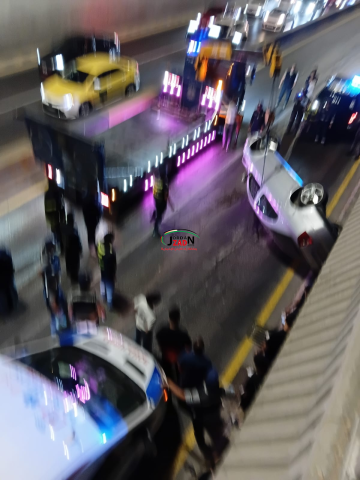 صور - إصابات إثر انقلاب مركبة داخل نفق دوار الداخلية في عمان صور - إصابات إثر انقلاب مركبة داخل نفق دوار الداخلية في عمان