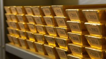 الذهب يتراجع مع ترقب المستثمرين قرار الفائدة الأميركية الأسبوع المقبل الذهب يتراجع مع ترقب المستثمرين قرار الفائدة الأميركية الأسبوع المقبل