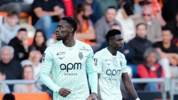 موناكو يتلقى خسارته الأولى بالدوري الفرنسي ويخسر الصدارة موناكو يتلقى خسارته الأولى بالدوري الفرنسي ويخسر الصدارة
