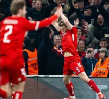لاعب الدنمارك يقلد احتفال رونالدو بعد هدفه في البرتغال لاعب الدنمارك يقلد احتفال رونالدو بعد هدفه في البرتغال