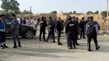 مؤتمر صحفي لوزيري الداخلية والاتصال الحكومي ومدير الأمن العام في الكرك عند الخامسة والنصف مؤتمر صحفي لوزيري الداخلية والاتصال الحكومي ومدير الأمن العام في الكرك عند الخامسة والنصف