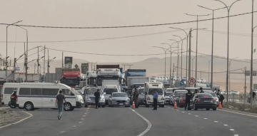 إغلاق الطريق الصحراوي بين القطرانة والكرك إثر هجوم مسلح على كنيسة- صور إغلاق الطريق الصحراوي بين القطرانة والكرك إثر هجوم مسلح على كنيسة- صور