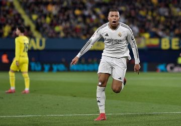 صمد 11 عاما .. مبابي ينتزع رقما تاريخيا من ميسي في دوري الأبطال
