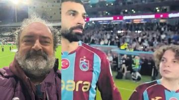رقم لا يصدق .. كم دفع ملياردير تركي ليظهر ابنه بجوار محمد صلاح؟ (صور)