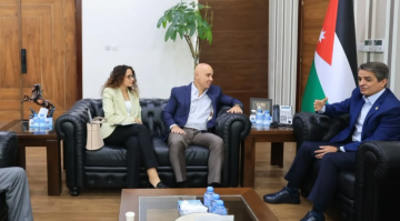 وزارة الشباب واتحاد كرة القدم يضعان ملامح شراكة استراتيجية لتطوير البنية التحتية الرياضية.