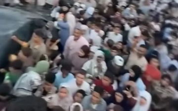من أجل كيس شيبس.. مشاهد تدافع تثير ردود فعل واسعة في ليبيا من أجل كيس شيبس.. مشاهد تدافع تثير ردود فعل واسعة في ليبيا