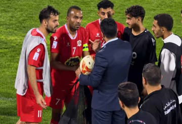 واقعة غريبة في الدوري الأردني.. مسؤول يمنع لاعبا سجل هاتريك من الاحتفاظ بكرة المباراة واقعة غريبة في الدوري الأردني.. مسؤول يمنع لاعبا سجل هاتريك من الاحتفاظ بكرة المباراة