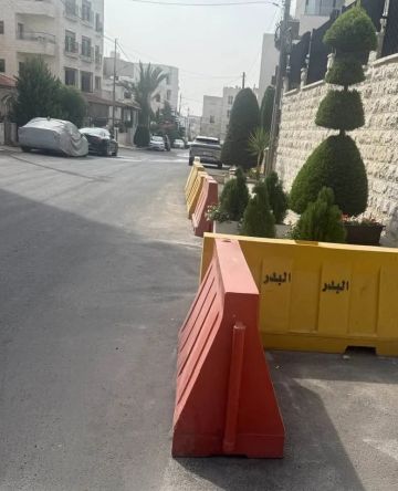 الرصيف والطريق ممنوعان .. شبيب تفتح ملف الاستيلاء على المساحات العامة في عمان الرصيف والطريق ممنوعان .. شبيب تفتح ملف الاستيلاء على المساحات العامة في عمان
