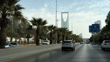 السعودية تعترض صاروخا باليستيا أطلقه الحوثيون باتجاه الرياض السعودية تعترض صاروخا باليستيا أطلقه الحوثيون باتجاه الرياض