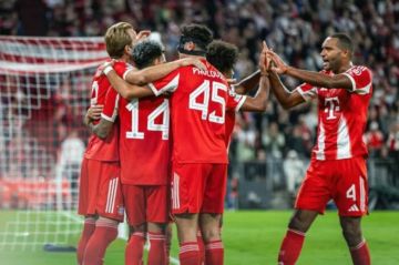 بايرن ميونيخ يسحق لايبزيغ 6-1 وينتزع صدارة الدوري الألماني