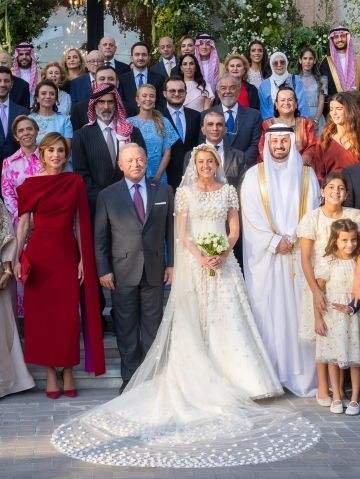 الملكة رانيا تنشر صورا من عقد قران الأميرة سارة بنت فيصل الملكة رانيا تنشر صورا من عقد قران الأميرة سارة بنت فيصل