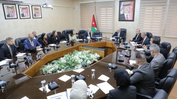 وزير التربية يبحث مع وفد عراقي تعزيز التعاون
