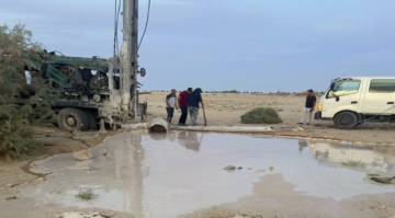 عاجل ضبط حفارة تحفر بئرا مخالفة في الجفر بمحافظة معان عاجل ضبط حفارة تحفر بئرا مخالفة في الجفر بمحافظة معان