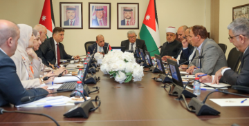 الحكومة تدرس تطوير الربط بالنقل العام إلى مطار الملكة علياء واستثمار أراضي الأوقاف