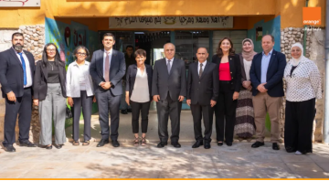 بالفيديو .. محافظة والرئيس التنفيذي لأورنج الأردن يزوران مدرسة تابعة لبرنامج المدارس الرقمية 
