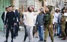 مستوطنون مسلحون يعتدون على الفلسطينيين في الضفة الغربية