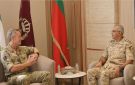 رئيس هيئة الأركان يستقبل قائد القوات البرية البريطانية - jo