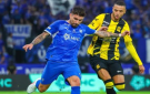 خبير تحكيمي يشعل الجدل بانتقادات نارية لحكم كلاسيكو الهلال والاتحاد!